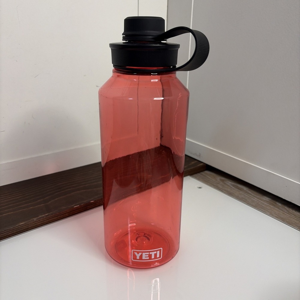 YETI Yonder 34oz Water Bottle Power Pink Lid Cap Combo Minor Scratching